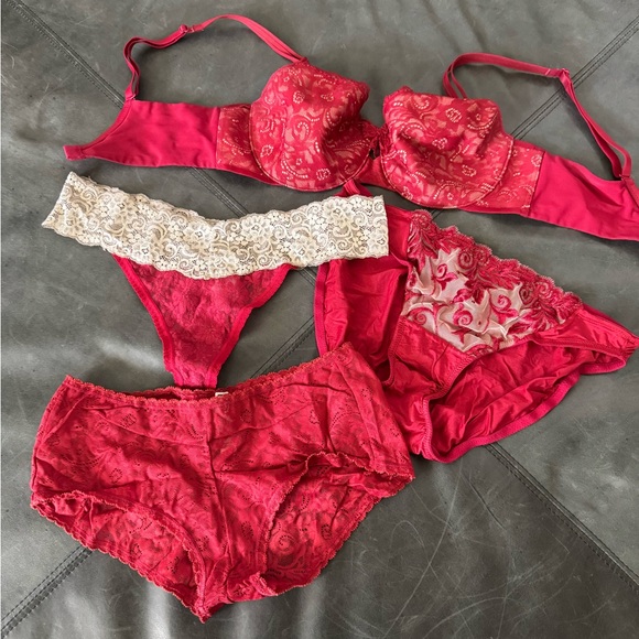 Soma Red Intimates Bundle - Picture 2 of 9